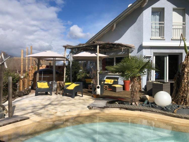 A La Marc'Quize Chambres D'Hotes, Petit Dejeuner Compris, Avec Piscine A Debordement En Exterieur, Bain Nordique A 38 Degres En Prestation Supplement Sur Reservation Horaire Anticipee 1 Place De Parking Gratuite Sur Place 姆克西 外观 照片